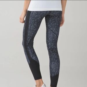 LULULEMON Drop It Like It's Hot Leggings Butterfly Textured Black White SIZE 2